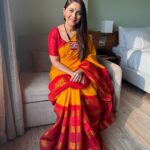 Sonalee Kulkarni Instagram – बाराखडी गिरवताना कुठे माहीत होतं?
पुढे, हाती खजीना लागणारे ! 

  #मै . @maithilyapte 

मराठी भाषा गौरव दिनाच्या हार्दिक शुभेच्छा 🙏🏻

#म #मराठी #गौरवदिन #मराठीभाषागौरवदिन
#sonaleekulkarni #marathimulgi 🚩 शिर्डी