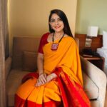 Sonalee Kulkarni Instagram – बाराखडी गिरवताना कुठे माहीत होतं?
पुढे, हाती खजीना लागणारे ! 

  #मै . @maithilyapte 

मराठी भाषा गौरव दिनाच्या हार्दिक शुभेच्छा 🙏🏻

#म #मराठी #गौरवदिन #मराठीभाषागौरवदिन
#sonaleekulkarni #marathimulgi 🚩 शिर्डी