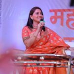 Sonalee Kulkarni Instagram – महासंस्कृती महोत्सव लातूर अंतर्गत 
विभागीय १०० व्या अखिल भारतीय मराठी नाट्य संम्मेलनाच्या 
निमित्ताने आयोजित परिसंवाद घडवित असताना चे काही क्षणचित्रे … 
@varshathakur_ias @sambhajipatil77 @vilas_bade_official यांच्या सोबत 
“नाटक माझ्या चष्म्यातून” या विषयावर खास गप्पा मारता आल्या 
या बद्दल अखिल भारतीय मराठी नाट्य परिषदेचे @laturnatyasammelan आणि लातूर जिल्हाधिकारी कार्यालयाचे  आभार 🙏🏻

#sonaleekulkarni #marathimulgi #maharashtra #mahasanskrutimahotsav #marathwada #latur 

Sari @royaltasta Latur लातूर