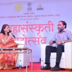 Sonalee Kulkarni Instagram – महासंस्कृती महोत्सव लातूर अंतर्गत 
विभागीय १०० व्या अखिल भारतीय मराठी नाट्य संम्मेलनाच्या 
निमित्ताने आयोजित परिसंवाद घडवित असताना चे काही क्षणचित्रे … 
@varshathakur_ias @sambhajipatil77 @vilas_bade_official यांच्या सोबत 
“नाटक माझ्या चष्म्यातून” या विषयावर खास गप्पा मारता आल्या 
या बद्दल अखिल भारतीय मराठी नाट्य परिषदेचे @laturnatyasammelan आणि लातूर जिल्हाधिकारी कार्यालयाचे  आभार 🙏🏻

#sonaleekulkarni #marathimulgi #maharashtra #mahasanskrutimahotsav #marathwada #latur 

Sari @royaltasta Latur लातूर