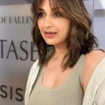 Sonali Bendre Instagram - Love is in the h-air! 🥰 #Birkinbangs #HairFairy @kantamotwani @kromakaysalon