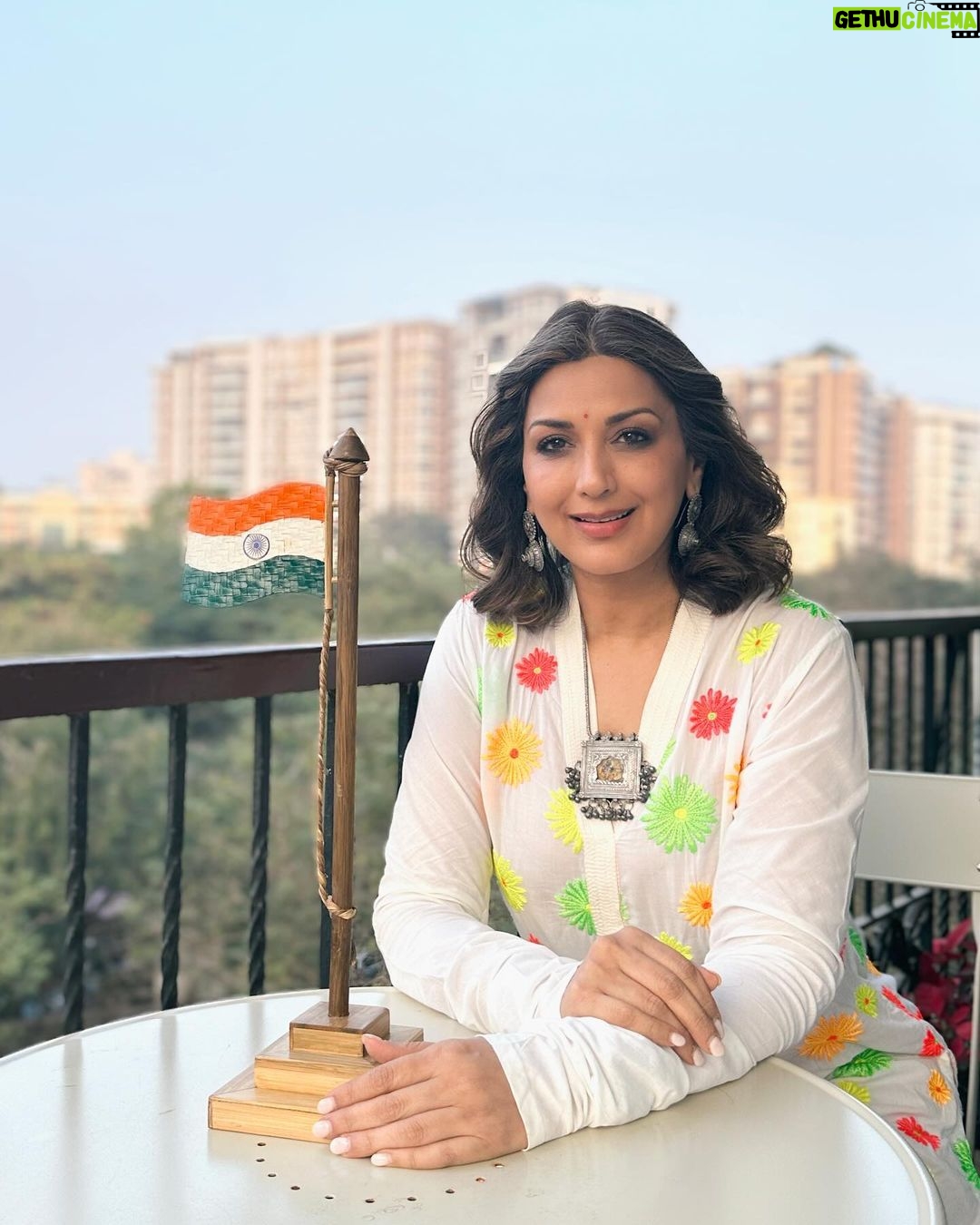 Sonali Bendre Instagram - Happy Republic Day ๐งก๐ค๐