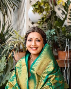 Sonali Bendre Instagram - तिळगुळ घ्या गोड गोड बोला 💚 Happy Makar Sankranti 🥰