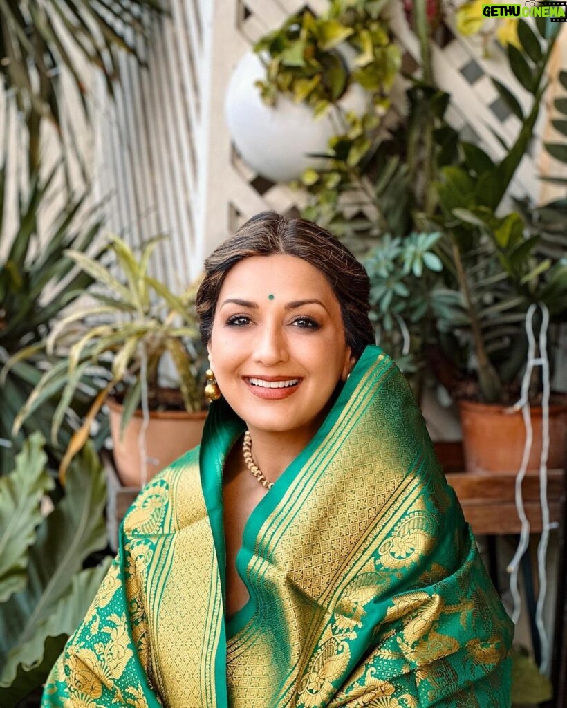 Sonali Bendre Instagram - तिळगुळ घ्या गोड गोड बोला 💚 Happy Makar Sankranti 🥰