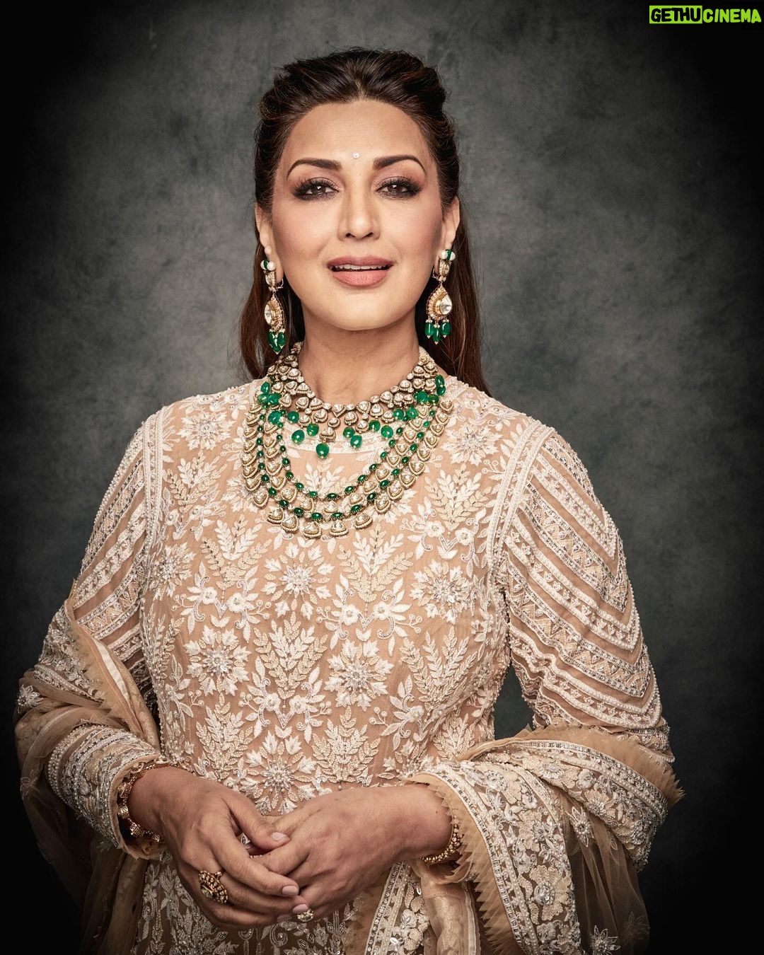 Sonali Bendre Instagram - My D̶i̶s̶n̶e̶y̶ Desi romance 💛 @goldiebehl