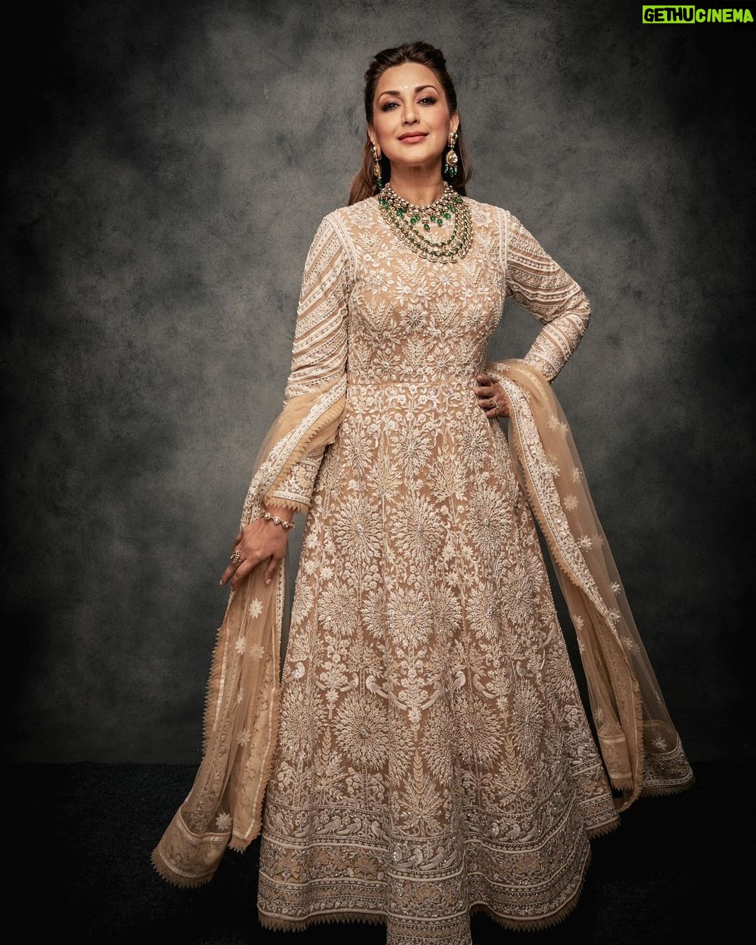 Sonali Bendre Instagram - My D̶i̶s̶n̶e̶y̶ Desi romance 💛 @goldiebehl