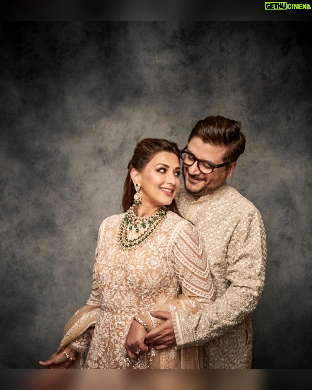 Sonali Bendre Instagram - My D̶i̶s̶n̶e̶y̶ Desi romance 💛 @goldiebehl
