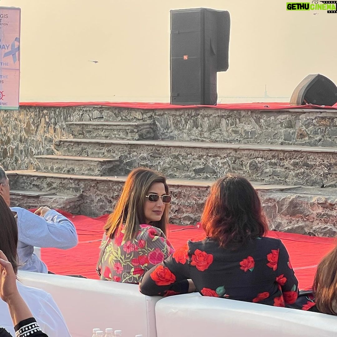 Sonali Bendre Instagram - Celebrating World Cancer Day alongside @nargisduttfoundation @priyadutt your ongoing efforts at the foundation are making a real difference. Keep up the good work, and best wishes! #WorldCancerDay