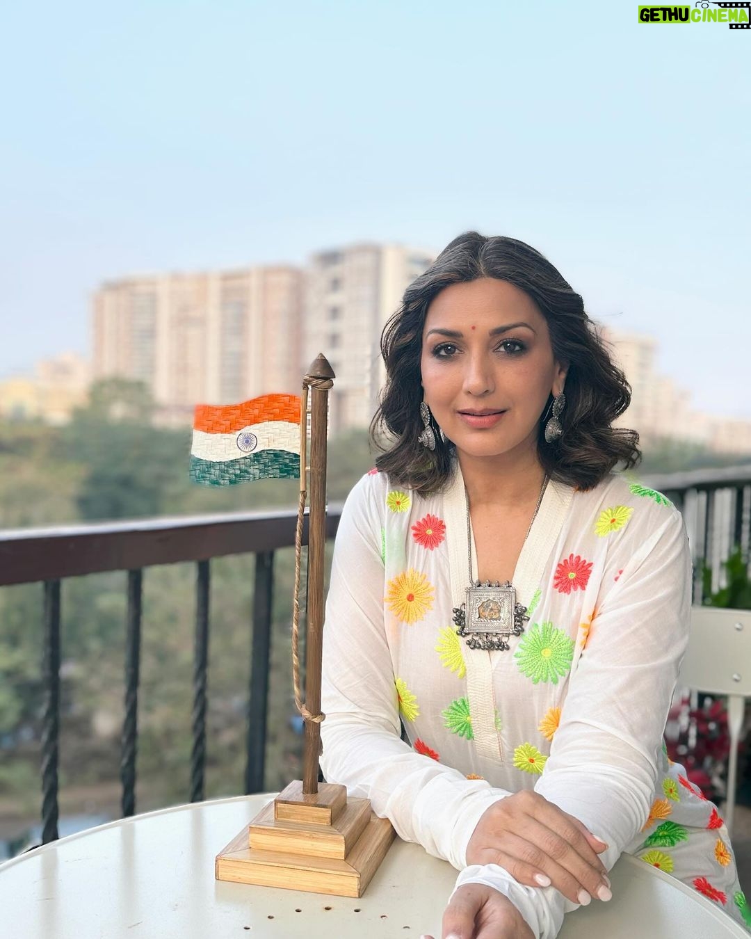 Sonali Bendre Instagram - Happy Republic Day ๐งก๐ค๐