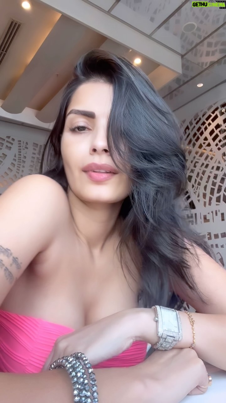 Sonali Raut - 52K Likes - This is how my new season start with astonishment happiness and love @ballyscasinocolombo @ballysentertainment
.
.
.
Represented by @silverbell.networks
.
.
#newyear #2024 #style #fashion #bollywood #perfomer #sonaliraut #actor #event #happiness #red #celebration #likeforlike #followforfollow #festival #ballys #colombo #srilanka
