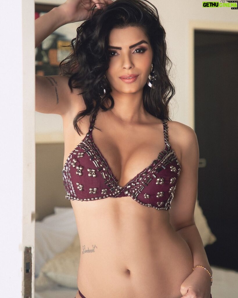 Sonali Raut Instagram - The Greatest happiness of life is the conviction that we are loved!!!!🥰 💝💖 . . . . #bold #love #beautiful #fashion #boldandbeautiful #beauty #sexy #photography #instagood #art #instagram #style #makeup #hot #follow #cute #photoshoot #tattoo #india #design #like #fitness #picoftheday #color #gorgeous #photooftheday #happy #instadaily #bollywood #sonaliraut