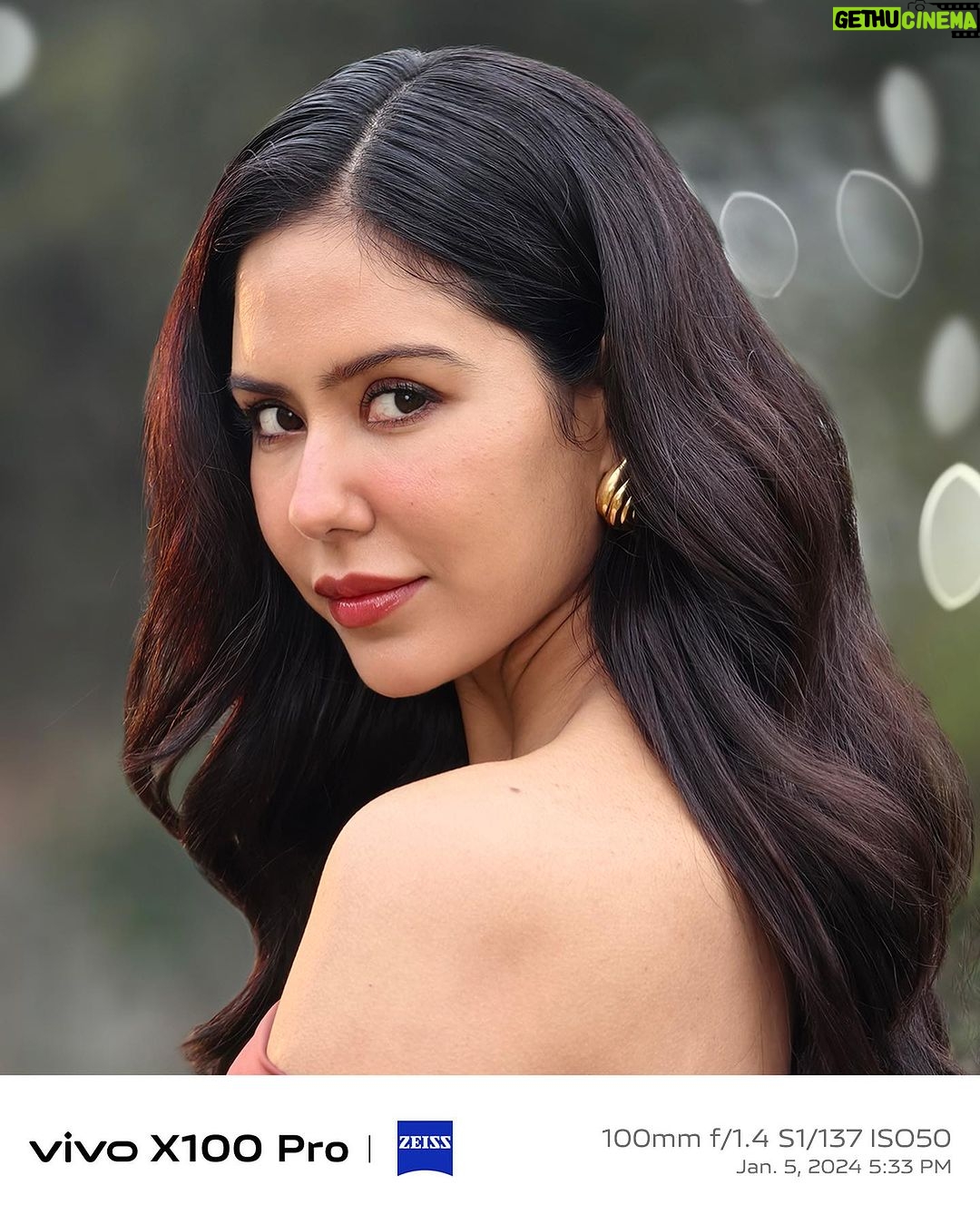 Sonam Bajwa Instagram - Working on what you love and earning accolades is one thing, but being cherished by people worldwide? That’s priceless. When @vivo_India invited me to showcase the story of true joy, I immediately thought about the first time I came across fan-made edits on Instagram. To realize that people who don’t even know me personally would invest time in creating things like these, I was filled with gratitude. To capture this particular emotion, I used the all new vivo X100 series. With its ZEISS Multifocal Portrait Camera, one can genuinely showcase an emotion without the need to pause and fake it while the lenses are being changed. The vivo X100 series deserves a fan-made edit of its own! Buy now the vivo X100 Series. This one is truly the Next Level of Imaging! @vivo_India @zeisscameralenses #vivoX100Series #UncoverTheImagination #NextLevelOfImaging #xtremeimagination