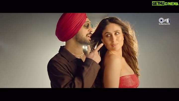 Sonam Kapoor Instagram - Get ready to turn up the heat and groove to the most sizzling track of the year! ❤️🔥 #NainaSong, out now #CrewInCinemasOnMarch29 @diljitdosanjh @badboyshah @tabutiful @kareenakapoorkhan @kritisanon @rajranjodhofficial @bhargkale Song directed by: @farahkhankunder @kapilsharma @saswatachatterjeeofficial #RajeshSharma @shobha9168 @anilskapoor @ektarkapoor @rheakapoor @kumartaurani @rajoosworld #MehulSuri @nidsmehra @jpaarth @vivek.koka @anirudh_k_sharma @balajimotionpictures @akfcnetwork @tips