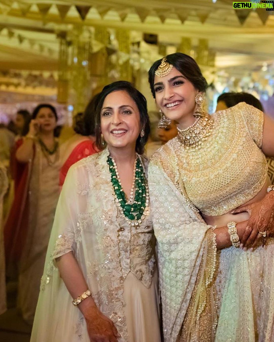 Sonam Kapoor Instagram - Happy Happy Birthday mom! Have the best best year filled with lots of play time with Vayu, eating namkeen while chatting with me, meals with your boys and travel and walks with papa! Jeeeooon hazaaron saal! We love love you @priya27ahuja ❤️❤️❤️❤️