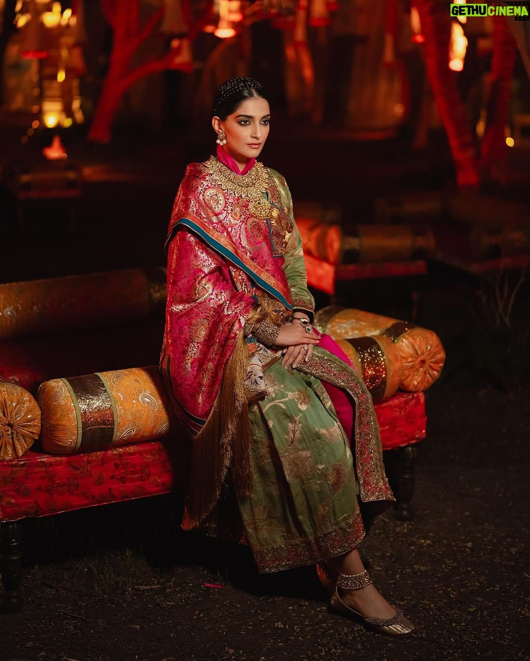 Sonam Kapoor Instagram - Since the night was dedicated to heritage ,Introducing the traditional attire of Ladakh: The Mogos, the primary garment, paired with the Bok cape for warmth, showcases the rich cultural tapestry influenced by the Silk Route. Crafted from silk by artisans of Benaras, this ensemble features intricate phoenix embroidery symbolizing energy and wisdom, with a crane motif representing peace and prosperity. Also to carry on the theme of heritage I wore jewels from my @kaveeta.singh @kapoor.sunita and @priya27ahuja thank you all three for letting me raid your closets. Love you three the most. Outfit @namzacouture Bag custom @re_ceremonial Juttis @5_elementsbyradhikagupta Styling @rheakapoor and @manishamelwani Style team @sananver @junni.khyriem Make up @makeupbyridhi Hair @komalvora_ photographer @josephradhik