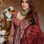 Sonarika Bhadoria Instagram - माता की चौकी♥️ 👗 @theroyaleum 💄 @dipak_nayak1.0 💆‍♀️ @fatima_ahmed1309