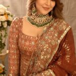 Sonarika Bhadoria Instagram - 🍯🤎 👗 @theroyaleum 💄 @dipak_nayak1.0 💆‍♀️ @fatima_ahmed1309