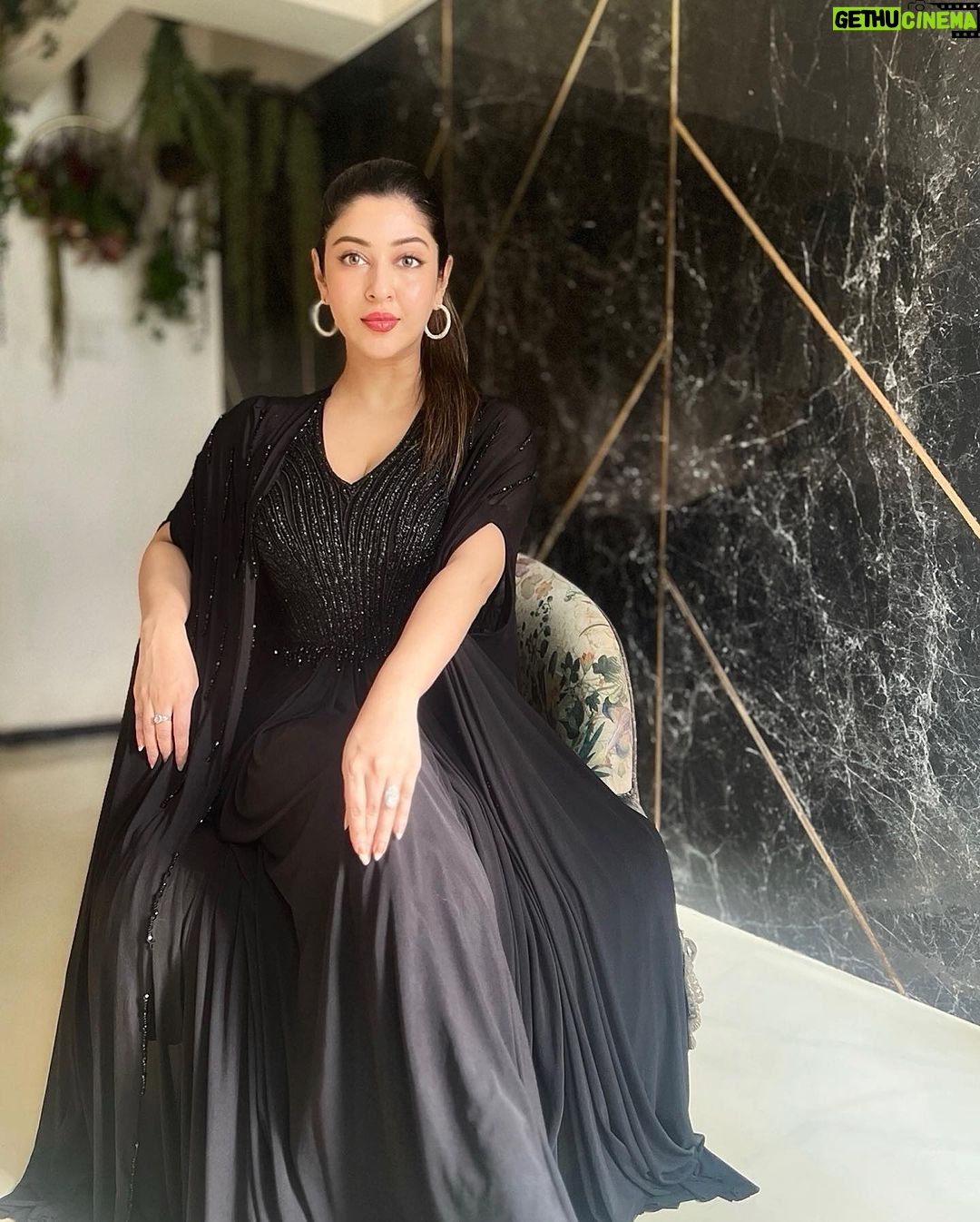 Sonarika Bhadoria Instagram - Shine Bright in Style! ✨ Get ready to dazzle with this black and glittery outfit from Meesho. Perfect for this party season! 🖤🌟 Product code - S - 210024217 #collab Tnc apply #meesho #meeshoapp #meeshorare #meeshohaul #MeeshoFinds #meeshosuperstar #PartyReady #GlitterGlam #MeeshoFashion