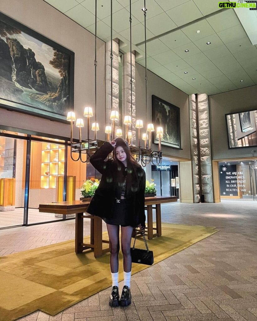 Song Jia Instagram - 동생 졸업식에 내가 더 신남🤣😝 중앙대학교(Chung Ang University, CAU)