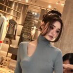 Song Jia Instagram - #광고 프링이들🤍 오픈 1주년된 ‘팔라초 펜디’ 서울에서 열린 ’FENDI SS24 COLLECTION‘ 프레젠테이션에 참석했어요 🥰 이번 컬렉션은 로마의 영원한 아름다움을 패션으로 표현했다고 해요. 펜디 바게트 미니, 오리가미 미니, 포춘텔러 참 등 패션에 포인트가 될 특별한 펜디의 매력에 풍덩. 저의 선택은? 🥖💛 @fendi #fendi #FendiSS24
