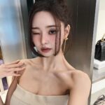 Song Jia Instagram - #광고 프링이들🤍 오픈 1주년된 ‘팔라초 펜디’ 서울에서 열린 ’FENDI SS24 COLLECTION‘ 프레젠테이션에 참석했어요 🥰 이번 컬렉션은 로마의 영원한 아름다움을 패션으로 표현했다고 해요. 펜디 바게트 미니, 오리가미 미니, 포춘텔러 참 등 패션에 포인트가 될 특별한 펜디의 매력에 풍덩. 저의 선택은? 🥖💛 @fendi #fendi #FendiSS24