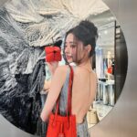 Song Jia Instagram - #광고 프링이들🤍 오픈 1주년된 ‘팔라초 펜디’ 서울에서 열린 ’FENDI SS24 COLLECTION‘ 프레젠테이션에 참석했어요 🥰 이번 컬렉션은 로마의 영원한 아름다움을 패션으로 표현했다고 해요. 펜디 바게트 미니, 오리가미 미니, 포춘텔러 참 등 패션에 포인트가 될 특별한 펜디의 매력에 풍덩. 저의 선택은? 🥖💛 @fendi #fendi #FendiSS24