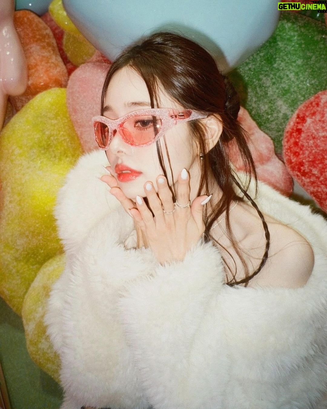 Song Jia Instagram - #κ΄κ³ #GENTLEMONSTER #GENTLEJELLY #GENTLEMONSTER2024 π©΅π©·πππ¬ π·π πππ‘ πππ‘ βΈ( α΅Μ΄ΜΆΜ·Μ€ΰΏ α΅Μ΄ΜΆΜ·Μ€ )βΈ @gentlemonster