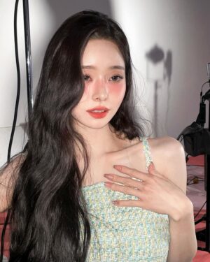 Song Jia Instagram - 🩵 @fingersuit_jp  #フィンガースーツ #韓国ネイル #ネイルチップ #セルフネイル
