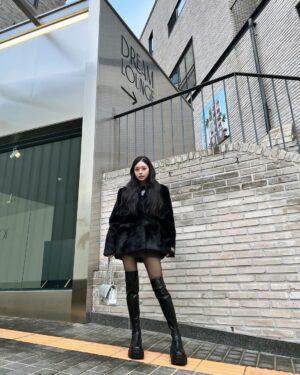 Song Jia Instagram - 🖤 @dafshoes