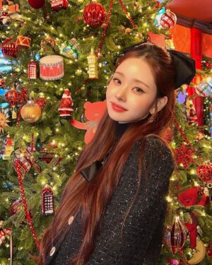 Song Jia Instagram - 추워도 겨울을 사랑하는 이유 ,, 연말 분위기 넘무좋아 🖤🕯️✨