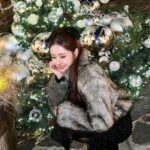 Song Jia Instagram - 추워도 겨울을 사랑하는 이유 ,, 연말 분위기 넘무좋아 🖤🕯️✨