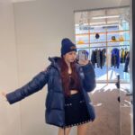 Song Jia Instagram – #광고 캐나다구스 성수 팝업 다녀왔어요 😎 성수 팝업스토어에서는 한정 수량 콜라보레이션 컬렉션도 만날 수 있구 날씨가 많이 추워진 지금 !!! 꼭 필요한 #캐나다구스 아우터, 풋웨어까지 🖤 
12월 3일까지니까 프링이들도 구경하러가보는거 추천!❄️⛄️ 
캐나다구스랑 따뜻한 겨울 보내요 우리 🤞🏻
#CanadaGoose #캐나다구스성수 #CanadaGooseKR 
@canadagoose