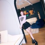 Song Jia Instagram - #광고 @youhee.official 고급스러운 공간과도 잘 어울리는 유희🤍 여러분 ! 내일 저녁 7시에 무신사에서 유희 라이브가 진행 된다고 해요🤩 링크는 스토리로! #유희 #YOUHEE
