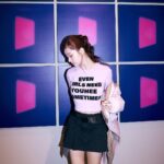 Song Jia Instagram - #광고 @youhee.official 고급스러운 공간과도 잘 어울리는 유희🤍 여러분 ! 내일 저녁 7시에 무신사에서 유희 라이브가 진행 된다고 해요🤩 링크는 스토리로! #유희 #YOUHEE