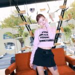 Song Jia Instagram - #광고 @youhee.official 고급스러운 공간과도 잘 어울리는 유희🤍 여러분 ! 내일 저녁 7시에 무신사에서 유희 라이브가 진행 된다고 해요🤩 링크는 스토리로! #유희 #YOUHEE