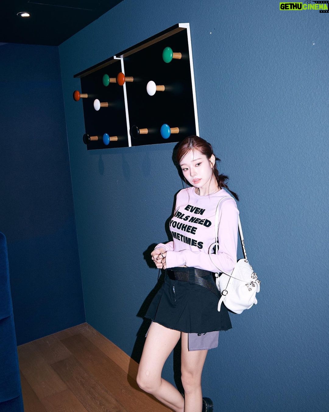 Song Jia Instagram - #광고 @youhee.official 고급스러운 공간과도 잘 어울리는 유희🤍 여러분 ! 내일 저녁 7시에 무신사에서 유희 라이브가 진행 된다고 해요🤩 링크는 스토리로! #유희 #YOUHEE