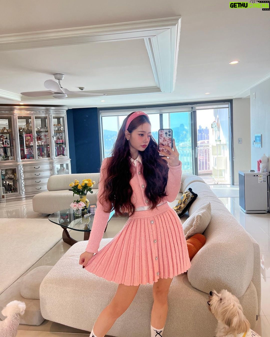 Song Jia Instagram - 룸투어 영상 아직 못봤다면 언능 달려와🩷🏠💕