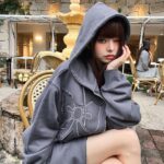 Song Jia Instagram - #AD @youhee.official 힙하고 러블리한거 다하는 YOUHEE💕🎀 후드 집업 너무 귀엽지 않나용?! 프링이들 ! 제가 입은 집업은 지금 바로 무신사에서 단독으로 만나 볼 수 있대요 스토리 링크로 고고!!☺️😘 #유희 #YOUHEE