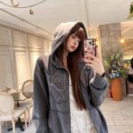 Song Jia Instagram - #AD @youhee.official 힙하고 러블리한거 다하는 YOUHEE💕🎀 후드 집업 너무 귀엽지 않나용?! 프링이들 ! 제가 입은 집업은 지금 바로 무신사에서 단독으로 만나 볼 수 있대요 스토리 링크로 고고!!☺️😘 #유희 #YOUHEE