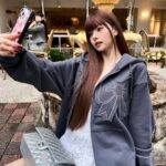 Song Jia Instagram - #AD @youhee.official 힙하고 러블리한거 다하는 YOUHEE💕🎀 후드 집업 너무 귀엽지 않나용?! 프링이들 ! 제가 입은 집업은 지금 바로 무신사에서 단독으로 만나 볼 수 있대요 스토리 링크로 고고!!☺️😘 #유희 #YOUHEE