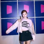 Song Jia Instagram - #광고 @youhee.official 고급스러운 공간과도 잘 어울리는 유희🤍 여러분 ! 내일 저녁 7시에 무신사에서 유희 라이브가 진행 된다고 해요🤩 링크는 스토리로! #유희 #YOUHEE