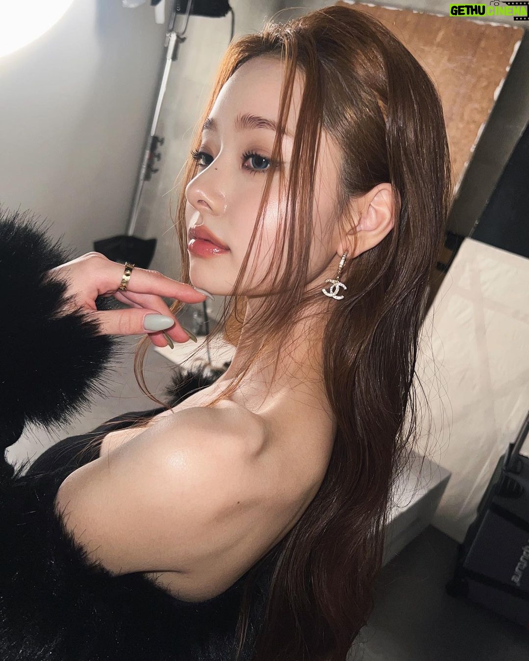 Song Jia Instagram - 사진 또 있지 ~~ 🖤 추워졌는데 감기조심하세요🍁