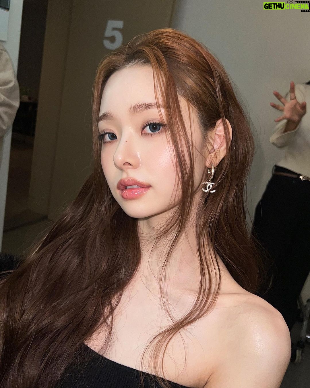 Song Jia Instagram - 사진 또 있지 ~~ 🖤 추워졌는데 감기조심하세요🍁