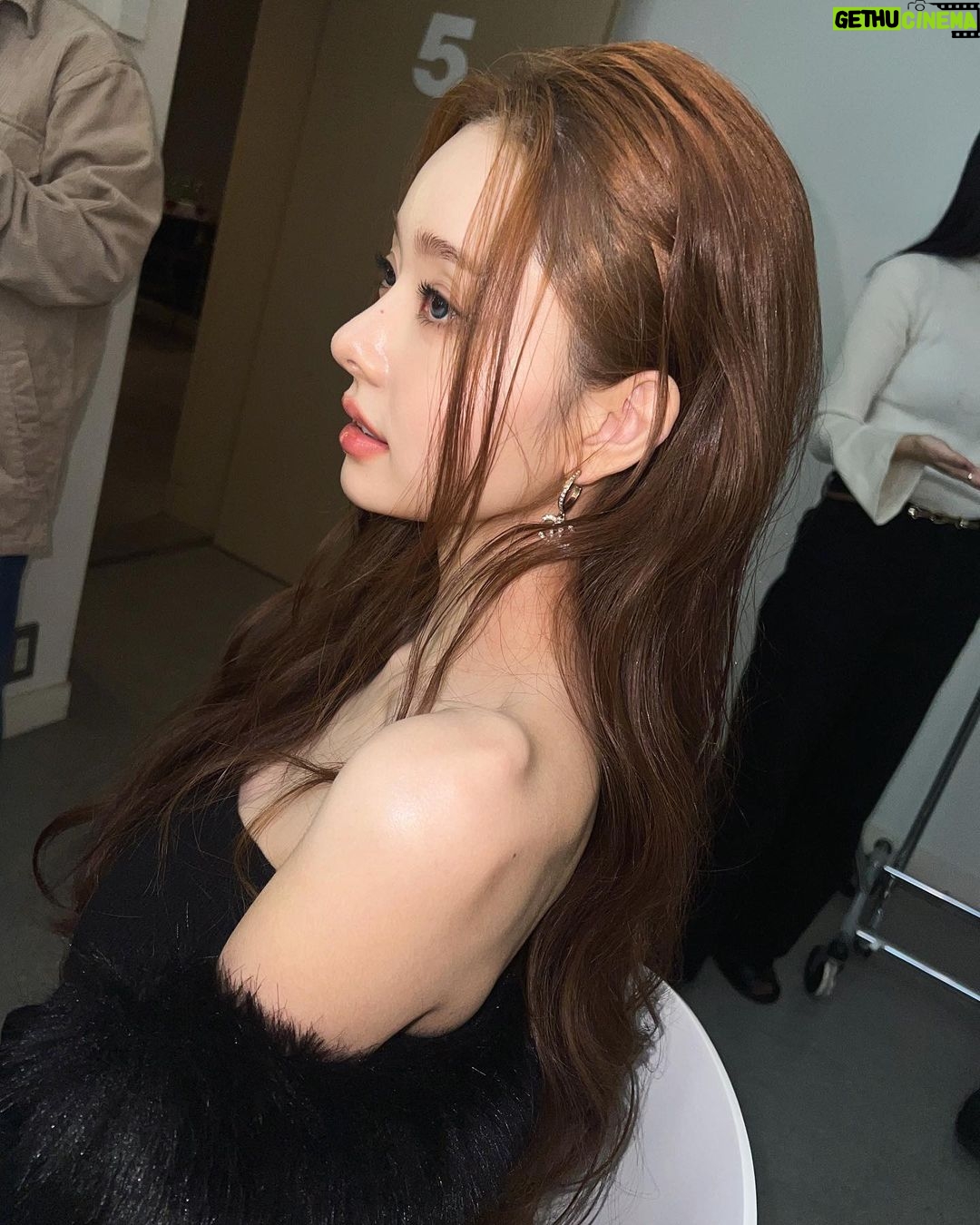 Song Jia Instagram - 사진 또 있지 ~~ 🖤 추워졌는데 감기조심하세요🍁