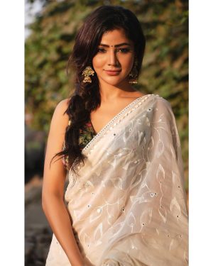 Soniya Bansal Instagram - “Do not compare yourself to others. If you do so, you are insulting yourself.
