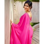 Soniya Bansal Instagram - If you look at what you have in life, you'll always have more. If you look at what you don't have in life, you'll never have enough. @headsturnofficial