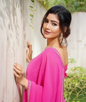 Soniya Bansal Instagram - If you look at what you have in life, you'll always have more. If you look at what you don't have in life, you'll never have enough. @headsturnofficial