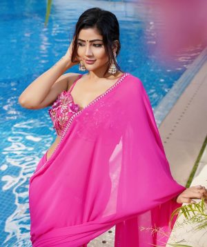 Soniya Bansal Instagram - If you look at what you have in life, you'll always have more. If you look at what you don't have in life, you'll never have enough. @headsturnofficial