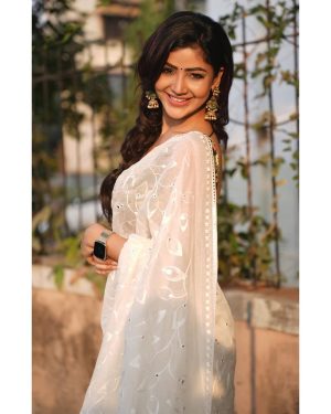 Soniya Bansal Instagram - Life becomes easier and more beautiful when we can see the good in other people
