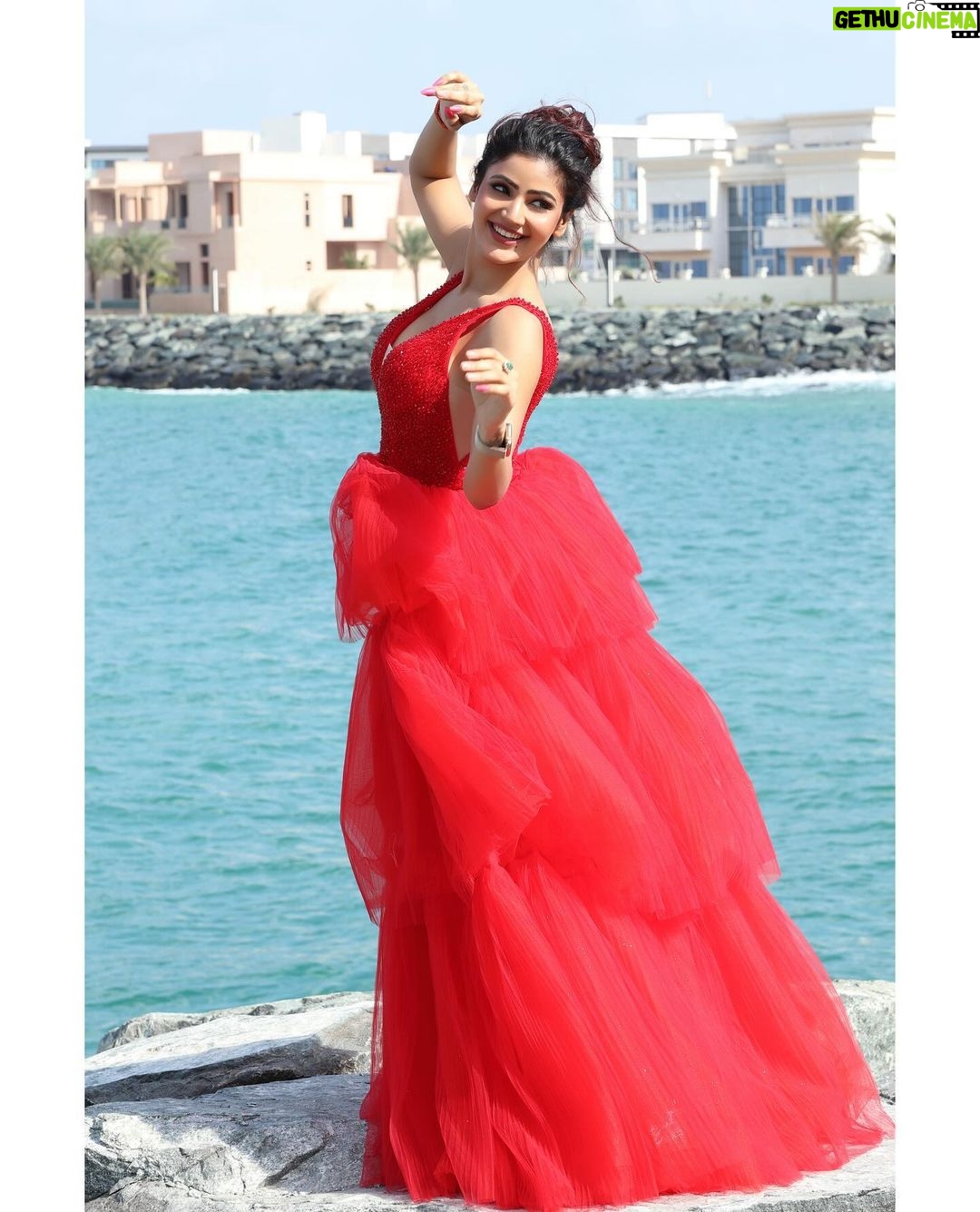 Soniya Bansal Instagram - If you don't like something, change it. If you can't change it, change your attitude